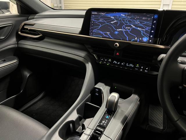 クラウンクロスオーバー Ｇアドバンスド・レザーパッケージ　新車保証　デジタルミラー　セーフティセンス　マルチディスプレイ　ＨＵＤ　パノラマビューモニター　黒革　ＡｐｐｌｅＣａｒＰｌａｙ（19枚目）