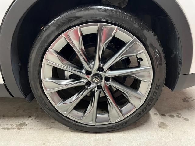 クラウンクロスオーバー Ｇアドバンスド・レザーパッケージ　新車保証　デジタルミラー　セーフティセンス　マルチディスプレイ　ＨＵＤ　パノラマビューモニター　黒革　ＡｐｐｌｅＣａｒＰｌａｙ（29枚目）