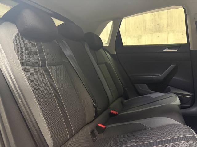 ポロ ＴＳＩハイライン　１年保証　Ｄｉｓｃｏｖｅｒ　Ｐｒｏパッケージ　ＡｐｐｌｅＣａｒＰｌａｙ／ＡｎｄｒｏｉｄＡｕｔｏ　ＬＥＤヘッドライト　１６インチＡＷ　ＥＴＣ２．０（25枚目）
