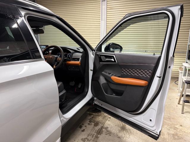 アウトランダーPHEV P 1年保証 ラリーアートエアロパーツ 寒冷地仕様 パノラマサンルーフ BOSEプレミアムサウンドシステム 左右後席オートエアコン 全周囲カメラ HUD マイパイロット(12枚目)