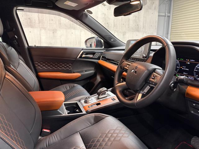 アウトランダーPHEV P 1年保証 ラリーアートエアロパーツ 寒冷地仕様 パノラマサンルーフ BOSEプレミアムサウンドシステム 左右後席オートエアコン 全周囲カメラ HUD マイパイロット(17枚目)