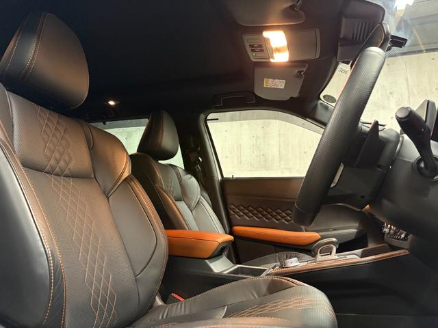 アウトランダーPHEV P 1年保証 ラリーアートエアロパーツ 寒冷地仕様 パノラマサンルーフ BOSEプレミアムサウンドシステム 左右後席オートエアコン 全周囲カメラ HUD マイパイロット(18枚目)