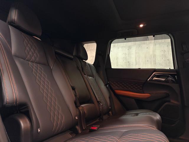 アウトランダーPHEV P 1年保証 ラリーアートエアロパーツ 寒冷地仕様 パノラマサンルーフ BOSEプレミアムサウンドシステム 左右後席オートエアコン 全周囲カメラ HUD マイパイロット(30枚目)