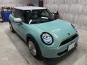 MINI クーパーS フェイバリット・トリム 新車保証 ホワイトルーフ ホワイト革 アンビエントライト 17インチUスポークアルミホイール 360度カメラ ドライブレコーダー ワイヤレスチャージ アップルカープレイ/アンドロイドオート HUD(4枚目)