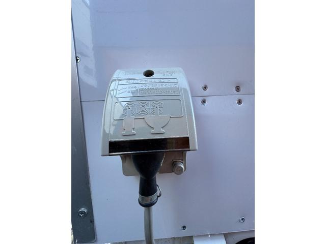 キャリイトラック ＫＣエアコン・パワステ　保証付・ＴＶナビ付・記録簿あり・車検整備付・新規キッチンカーＢＯＸ（18枚目）