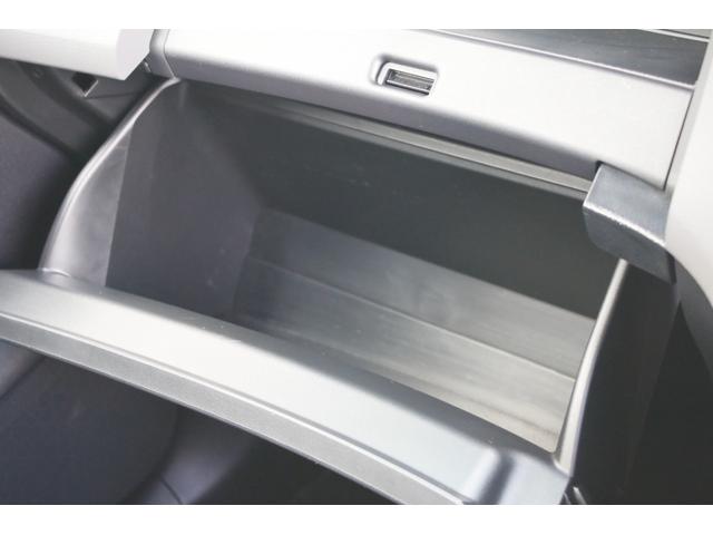 マークXジオ 240G 7人乗 車検2年 記録簿 整備手帳 取扱説明書 バックカメラ スマートキー スペアキー 禁煙車 HID ETC(17枚目)