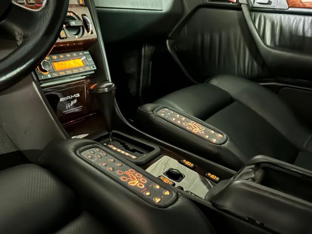 Eクラスステーションワゴン E320ステーションワゴン E60 AMG仕様 ワイドボディ 本革RECAROシート 後期 95年最終モデル H&Rダウンサス AMG鍛造17インチAW AMG300km/hメーター AMGマフラーカッター 記録簿 禁煙車(19枚目)