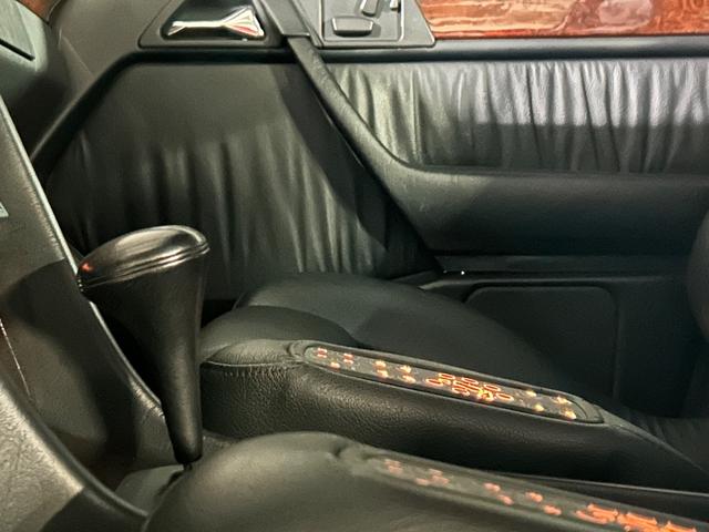 Eクラスステーションワゴン E320ステーションワゴン E60 AMG仕様 ワイドボディ 本革RECAROシート 後期 95年最終モデル H&Rダウンサス AMG鍛造17インチAW AMG300km/hメーター AMGマフラーカッター 記録簿 禁煙車(42枚目)