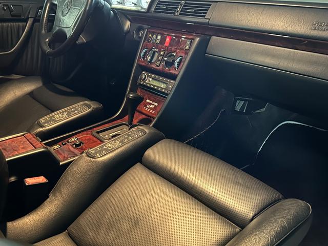 Eクラスステーションワゴン E320ステーションワゴン E60 AMG仕様 ワイドボディ 本革RECAROシート 後期 95年最終モデル H&Rダウンサス AMG鍛造17インチAW AMG300km/hメーター AMGマフラーカッター 記録簿 禁煙車(48枚目)