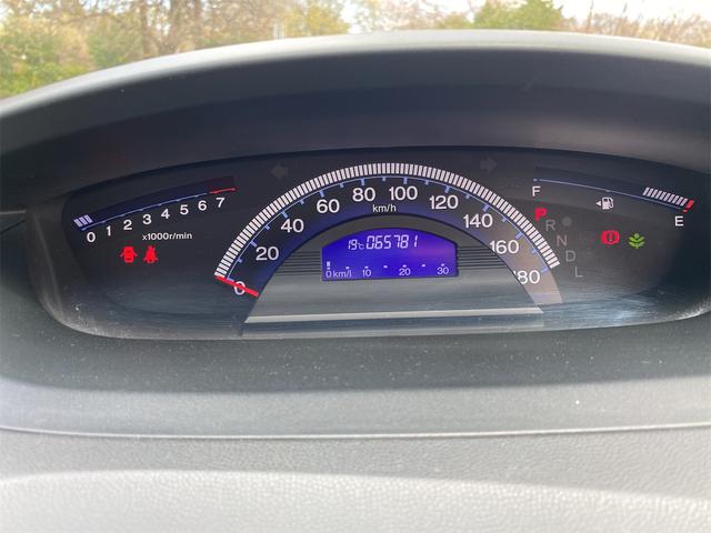 フリード Ｇ　ジャストセレクション　ＥＴＣ　ナビ　両側電動スライドドア　ＨＩＤ　スマートキー　電動格納ミラー　３列シート　ウォークスルー　ＣＶＴ　ＣＤ　ＤＶＤ再生　記録簿　衝突安全ボディ　ＡＢＳ　エアコン　パワーステアリング（46枚目）