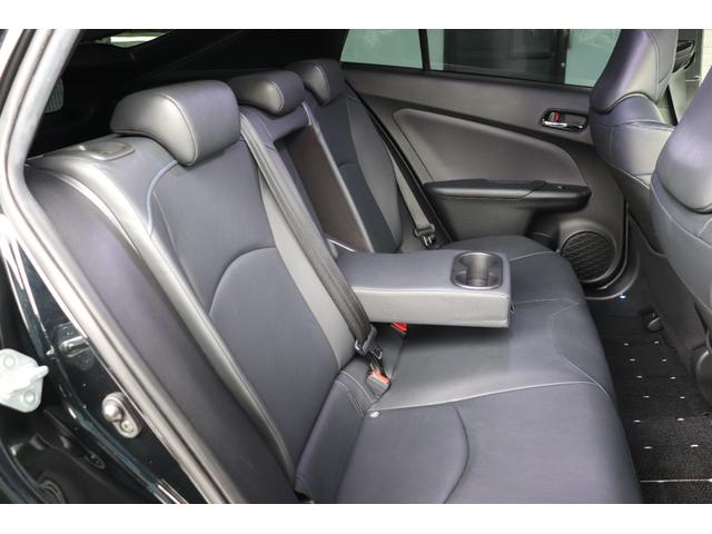 プリウス Ｓツーリングセレクション　モデリスタエアロ（Ｆ・Ｓ・Ｒ）・黒革シート・フロントシートヒーター・アルパイン９インチナビ・Ｂカメラ・ＨＤＭＩ・前後ミラー型ドラレコ・レーダークルーズコントロール・ドライブサポートイルミ・フットイルミ（18枚目）