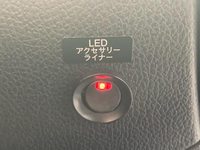 レヴォーグ 2.0GT-Sアイサイト 純正SDナビ(CD/DVD/BT/AM/FM)、バックカメラ、レールキープアシスト、衝突軽減システム、ターボ、4WD、パドルシフト、シートヒーター、パワーシート、合皮シート、エンジンスタートボタン(17枚目)