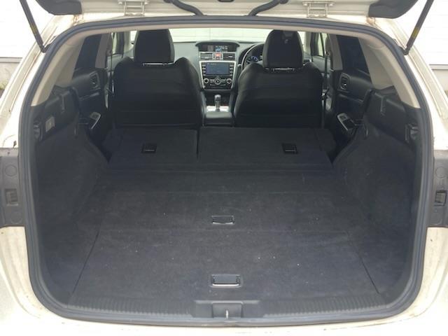 レヴォーグ 2.0GT-Sアイサイト 純正SDナビ(CD/DVD/BT/AM/FM)、バックカメラ、レールキープアシスト、衝突軽減システム、ターボ、4WD、パドルシフト、シートヒーター、パワーシート、合皮シート、エンジンスタートボタン(18枚目)