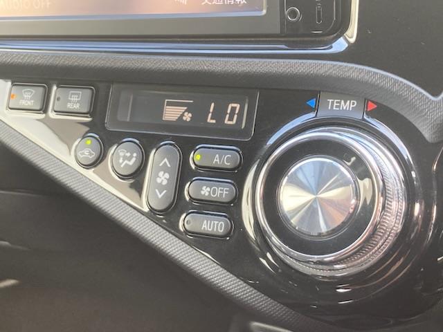 アクア Ｇ　Ｇ’ｓ　純正ＳＤナビ（ＣＤ／ＢＴ／ＡＭ／ＦＭ）／ワンセグＴＶ／ＥＴＣ／Ｇｓ仕様ハーフレザーシート／Ｇｓ仕様純正１７インチＡＷ／ＬＥＤＢＥＡＭ／プッシュスタート／スマートキー／横滑り防止（4枚目）