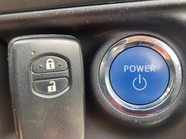 アクア Ｇ　純正ＳＤナビ（ＣＤ／ＤＶＤ／ＡＭ／ＦＭ）、バックカメラ、プッシュスタート、スマートキー、アイドリングストップ、ＩＳＯＦＩＸ、コーナーポール、純正フロアマット、ＥＴＣ（4枚目）