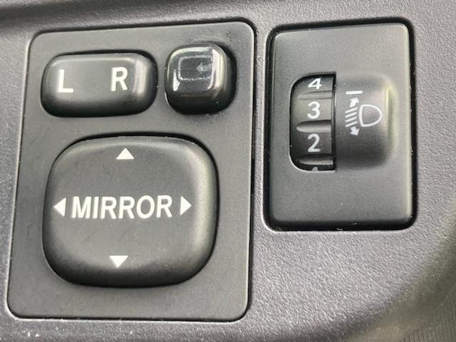 アクア Ｇ　純正ＳＤナビ（ＣＤ／ＤＶＤ／ＡＭ／ＦＭ）、バックカメラ、プッシュスタート、スマートキー、アイドリングストップ、ＩＳＯＦＩＸ、コーナーポール、純正フロアマット、ＥＴＣ（7枚目）