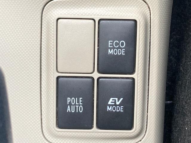 アクア Ｇ　純正ＳＤナビ（ＣＤ／ＤＶＤ／ＡＭ／ＦＭ）、バックカメラ、プッシュスタート、スマートキー、アイドリングストップ、ＩＳＯＦＩＸ、コーナーポール、純正フロアマット、ＥＴＣ（13枚目）