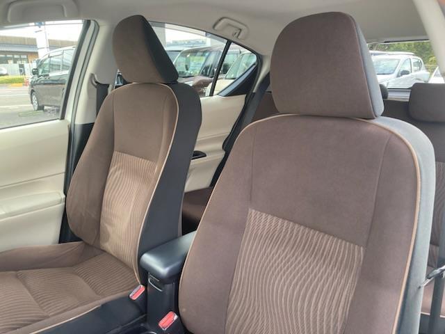 アクア Ｇ　純正ＳＤナビ（ＣＤ／ＤＶＤ／ＡＭ／ＦＭ）、バックカメラ、プッシュスタート、スマートキー、アイドリングストップ、ＩＳＯＦＩＸ、コーナーポール、純正フロアマット、ＥＴＣ（17枚目）