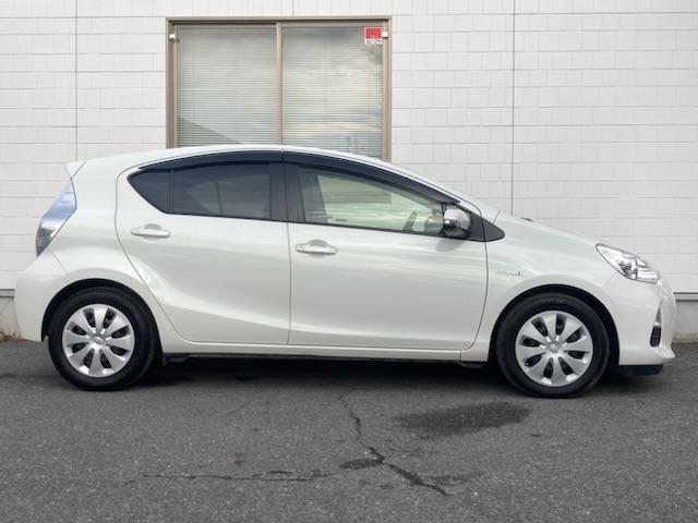 アクア Ｇ　純正ＳＤナビ（ＣＤ／ＤＶＤ／ＡＭ／ＦＭ）、バックカメラ、プッシュスタート、スマートキー、アイドリングストップ、ＩＳＯＦＩＸ、コーナーポール、純正フロアマット、ＥＴＣ（23枚目）