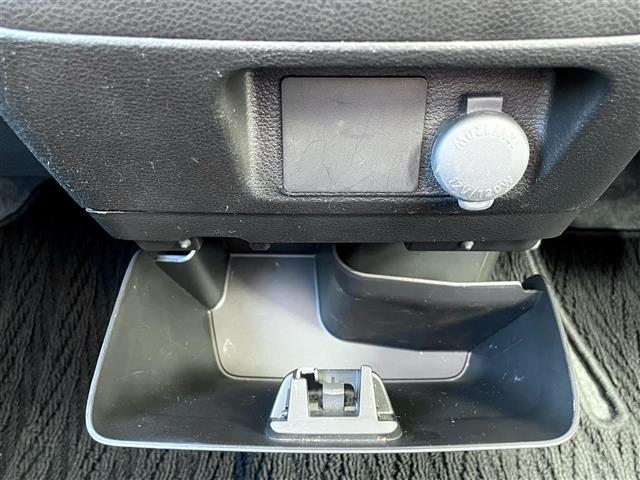 スペーシアカスタムＺ ベースグレード　社外ＳＤナビ（ＣＤ／ＡＭ／ＦＭ）／ワンセグＴＶ／片側パワースライド／純正１４インチＡＷ／シートヒーター／レーンアシスト／エンジンスタートボタン／スマートキー／アイドリングストップ／オートライト（17枚目）