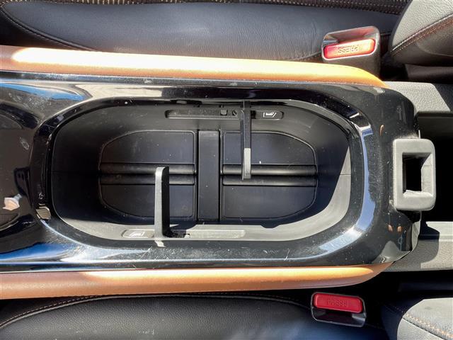 ヴェゼル ハイブリッドＺ　純正ＨＤＤ（ＣＤ／ＤＶＤ／ＢＴ／ＡＭ／ＦＭ）／フルセグＴＶ／ＥＴＣ／前方向ドライブレコーダー／バックカメラ／ハーフレザーシート／シートヒーター／プッシュスタート／スマートキー／純正１７インチＡＷ（21枚目）