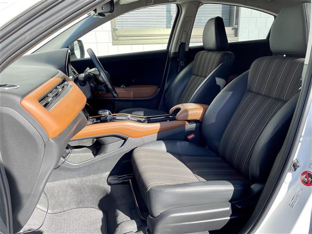 ヴェゼル ハイブリッドＺ　純正ＨＤＤ（ＣＤ／ＤＶＤ／ＢＴ／ＡＭ／ＦＭ）／フルセグＴＶ／ＥＴＣ／前方向ドライブレコーダー／バックカメラ／ハーフレザーシート／シートヒーター／プッシュスタート／スマートキー／純正１７インチＡＷ（28枚目）