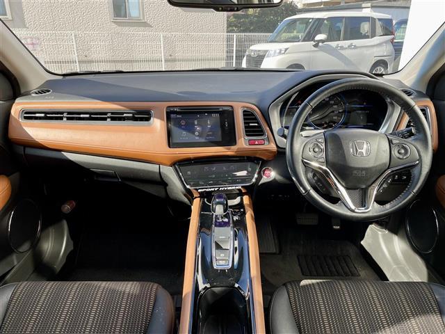 ヴェゼル ハイブリッドＺ　純正ＨＤＤ（ＣＤ／ＤＶＤ／ＢＴ／ＡＭ／ＦＭ）／フルセグＴＶ／ＥＴＣ／前方向ドライブレコーダー／バックカメラ／ハーフレザーシート／シートヒーター／プッシュスタート／スマートキー／純正１７インチＡＷ（42枚目）