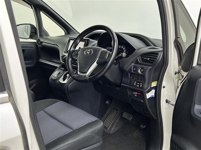 ヴォクシー ZS 煌 ワンオーナー 社外7インチメモリナビ フリップダウンモニター トヨタセーフティセンス バックカメラ 360°ドライブレコーダー 両側パワースライドドア LEDオートライト フォグランプ スマートキー(20枚目)