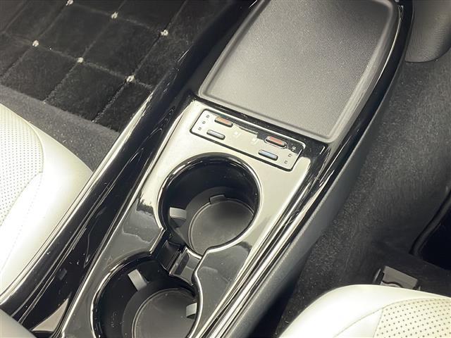 プリウス Ａプレミアム　ツーリングセレクション　Ｔｏｙｏｔａ　Ｓａｆｅｔｙ　Ｓｅｎｓｅ　純正９型ナビ　Ｂｌｕｅｔｏｏｔｈ　ＤＶＤ　ＴＲＤエアロ　Ｆ，Ｓ，Ｒ　本革シート　前席エアシート　　レーダークルーズコントロール　　社外１７インチアルミホイール（11枚目）