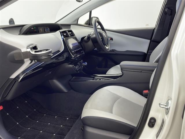 プリウス Ａプレミアム　ツーリングセレクション　Ｔｏｙｏｔａ　Ｓａｆｅｔｙ　Ｓｅｎｓｅ　純正９型ナビ　Ｂｌｕｅｔｏｏｔｈ　ＤＶＤ　ＴＲＤエアロ　Ｆ，Ｓ，Ｒ　本革シート　前席エアシート　　レーダークルーズコントロール　　社外１７インチアルミホイール（16枚目）