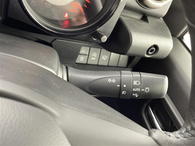 ジムニー ＸＣ　４ＷＤ　衝突軽減ブレーキ　ダウンヒルアシスト　コーナーセンサー　ビルトインＥＴＣ　レーンキープアシスト　オートライト　オートハイビーム　背面タイヤ　アイドリングストップ　スマートキー　ＬＥＤライト（17枚目）