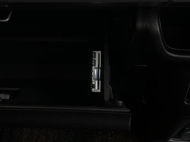 スペーシアカスタム ハイブリッドＸＳターボ　純正８型ナビ　全方位モニター　ヘッドアップディスプレイ　両側パワースライドドア　ビルトインＥＴＣ　ドライブレコーダー　オートライト　ＬＥＤライト　パドルシフト　シートヒーター　クルーズコン（7枚目）