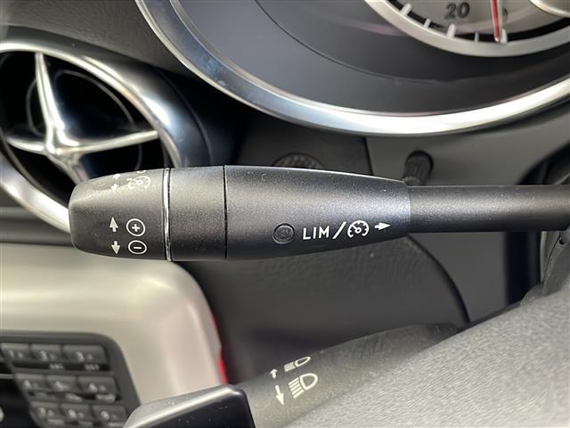 ＳＬＫ ＳＬＫ３５０ブルーエフィシェンシー　純正ナビ／ｈａｒｍａｎ／ｋａｒｄｏｎプレミアムサウンド／クルーズコントロール／パワーシート／レザーシート／シートヒーター／エアスカーフ／純正ドライブレコーダー／オープンカー／取説（8枚目）