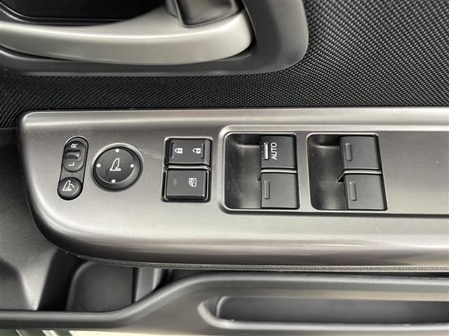 フリードハイブリッド ハイブリッド・Ｇブラックスタイル　純正ＳＤナビ　フルセグＴＶ　Ｂｌｕｅｔｏｏｔｈ　両側パワースライドドア　バックカメラ　ホンダセンシング　シートヒーター　レーンキープアシスト　レーダークルーズコントロール　アイドリングストップ（12枚目）