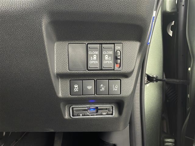 フリードハイブリッド ハイブリッド・Ｇブラックスタイル　純正ＳＤナビ　フルセグＴＶ　Ｂｌｕｅｔｏｏｔｈ　両側パワースライドドア　バックカメラ　ホンダセンシング　シートヒーター　レーンキープアシスト　レーダークルーズコントロール　アイドリングストップ（13枚目）