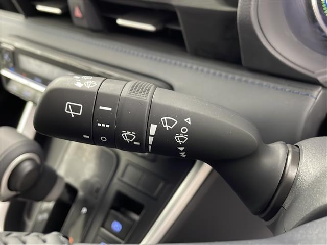 ヴォクシー ハイブリッドＳ－Ｚ　純正ナビ　トヨタセーフティセンス　レーダークルーズコントロール　レーンキープアシスト　バックカメラ　ウォークスルー　両側パワースライドドア　オートマチックハイビーム　コーナーセンサー（10枚目）