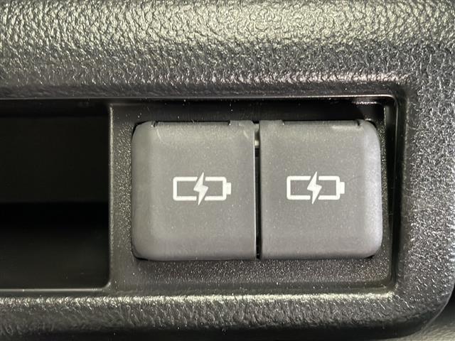 ヴォクシー ハイブリッドＳ－Ｚ　純正ナビ　トヨタセーフティセンス　レーダークルーズコントロール　レーンキープアシスト　バックカメラ　ウォークスルー　両側パワースライドドア　オートマチックハイビーム　コーナーセンサー（20枚目）