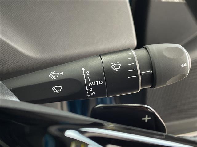 ４０８ ＧＴハイブリッド　純正ナビ（ラジオ／ＢＴ）／ワイヤレス充電／全方位カメラ／電動ランバーサポートオートライト／インテリジェントハイビーム／パワーシート／ハーフレザーシート／シートヒーター（9枚目）