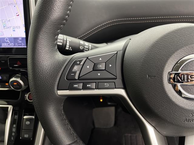 セレナ ハイウェイスターＶセレクションＩＩ　社外１１型ナビ　フリップダウンモニター　アラウンドビューモニター　プロパイロット　エマージェンシーブレーキ　レーンキープアシスト　コーナーセンサー　両側パワースライドドア　オートライト　純正ＡＷ（6枚目）