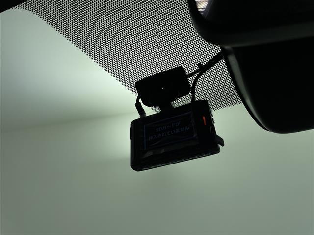 ヴォクシー ハイブリッドＳ－Ｚ　純正ナビ　Ｂｌｕｅｔｏｏｔｈ　フルセグＴＶ　ＨＤＭＩ　レーダークルーズコントロール　フリップダウンモニター　ＥＴＣ　バックカメラ　ブラインドスポットモニター　両側パワースライドドア（4枚目）