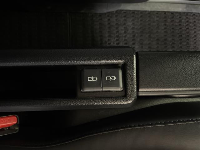ヴォクシー ハイブリッドＳ－Ｚ　純正ナビ　Ｂｌｕｅｔｏｏｔｈ　フルセグＴＶ　ＨＤＭＩ　レーダークルーズコントロール　フリップダウンモニター　ＥＴＣ　バックカメラ　ブラインドスポットモニター　両側パワースライドドア（21枚目）