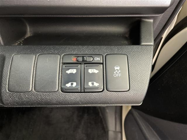ステップワゴンスパーダ Ｚ　ＨＤＤナビエディション　ワンオーナー　純正ナビ　フルセグ　Ｂｌｕｅｔｏｏｔｈ　バックカメラ　両側パワースライドドア　ドアバイザー　パドルシフト　純正フロアマット　ＥＴＣ　純正１６インチアルミホイール　保証書　取扱説明書（12枚目）