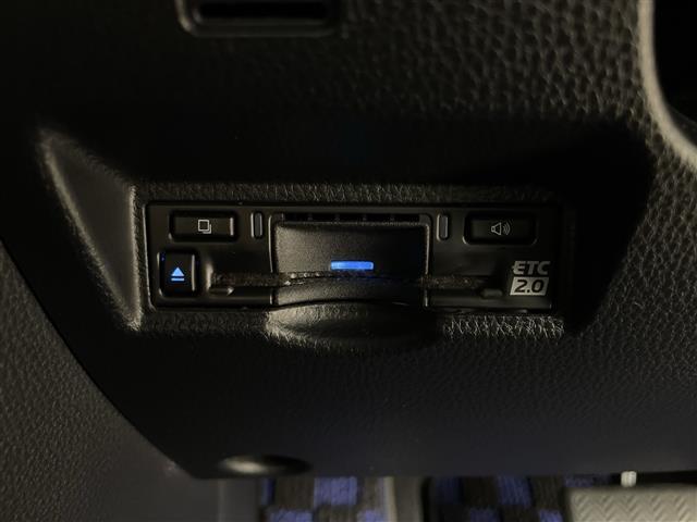 ノア ハイブリッドＳ－Ｚ　ワンオーナー　トヨタセーフティセンス　純正１０．５インチディスプレイオーディオ　バックカメラ　ビルドインＥＴＣ　ユニバーサルステップ　オートホールド　オートマチックハイビーム　電子パーキング（19枚目）