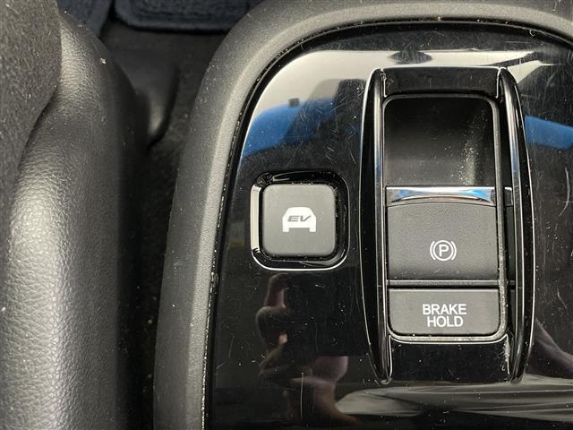 ステップワゴンスパーダ スパーダハイブリッド G ホンダセンシング ワンオーナー 純正SDナビ フリップダウンモニター レーダークルーズコントロール バックカメラ 電子パーキング ブレーキホールド レーンキープアシスト 両側パワースライドドア コーナーセンサー ETC(17枚目)