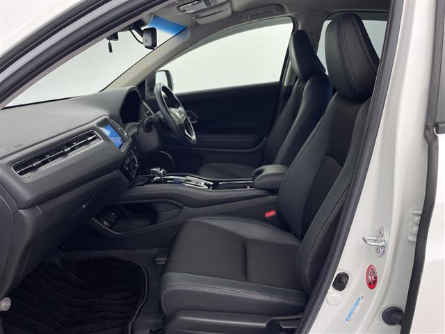 ヴェゼル ハイブリッドＺ・ホンダセンシング　純正ナビ　バックカメラ　ホンダセンシング　レーダークルーズコントロール　レーンキープアシスト　衝突被害軽減ブレーキ　ビルトインＥＴＣ　ステアリングリモコン　横滑り防止装置　ドアバイザー　フロアマット（25枚目）