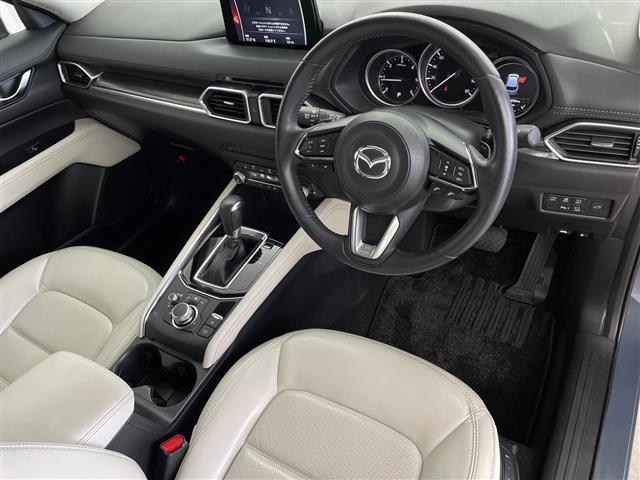 ＣＸ－５ ＸＤ　Ｌパッケージ　メーカーナビ　全周囲カメラ　レザーシート　レーダークルーズコントロール　ブラインドスポットモニター　　ヘッドアップディスプレイ　パドルシフト　パワーバックドア　ステアリングヒーター　オートライト（22枚目）