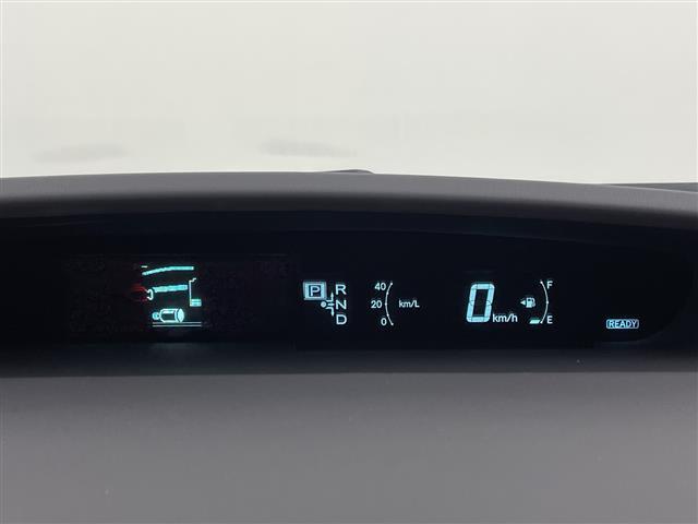 プリウス Ｓ　純正ナビ　Ｂｌｕｅｔｏｏｔｈ　ワンセグＴＶ　ＥＴＣ　プッシュスタート　バックカメラ　キセノンヘッドライト　オートライト　カーテンエアバッグ　スペアキー　フロントフォグライト　サイドバイザー（11枚目）