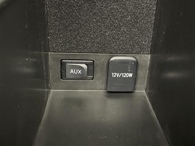 プリウス Ｓ　純正ナビ　Ｂｌｕｅｔｏｏｔｈ　ワンセグＴＶ　ＥＴＣ　プッシュスタート　バックカメラ　キセノンヘッドライト　オートライト　カーテンエアバッグ　スペアキー　フロントフォグライト　サイドバイザー（20枚目）