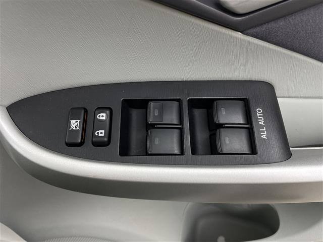 プリウス Ｓ　純正ナビ　Ｂｌｕｅｔｏｏｔｈ　ワンセグＴＶ　ＥＴＣ　プッシュスタート　バックカメラ　キセノンヘッドライト　オートライト　カーテンエアバッグ　スペアキー　フロントフォグライト　サイドバイザー（21枚目）