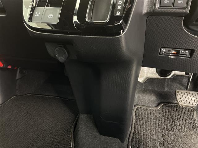 タント カスタムＲＳ　純正９型ナビ　フルセグ　アダプティブクル　ーズコントロール　パノラミックビューモニター　ハーフレザー　両側パワースライドドア　ＬＥＤヘッドライト　オートライト　シートバックテーブル　サンシェード（14枚目）